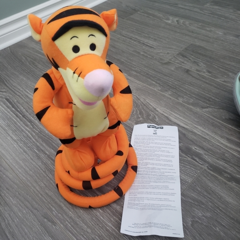 🆕 Turbo Tail Tigger - Fisher Price